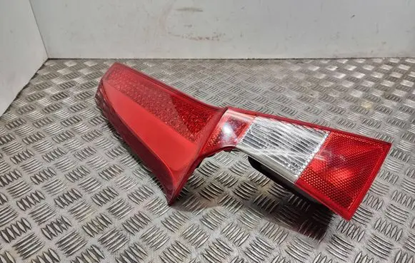Volvo V70 Tailgate rear/tail lights 164393l1