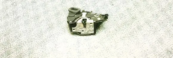 Volkswagen PASSAT B9 Rear door lock 3J0839015