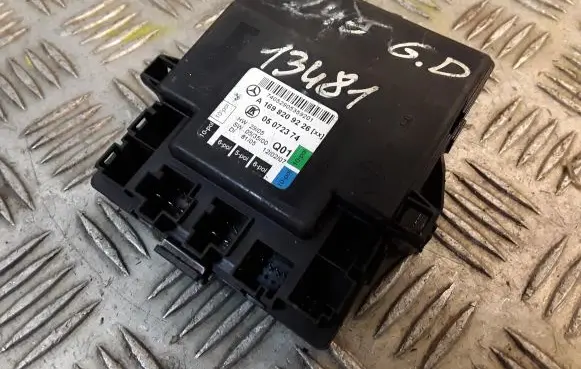 Mercedes-Benz B W245 Door control unit/module 1698209226 A1698209226