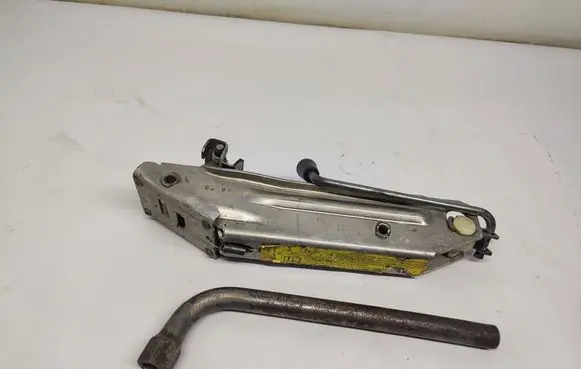Volkswagen Golf Plus Lift Jack 8L0011031A 171012219A