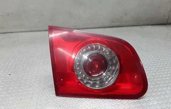 Tailgate rear/tail lights