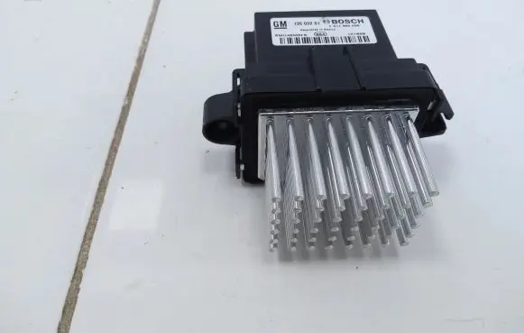 Opel Astra J Heater blower fan relay 13503201