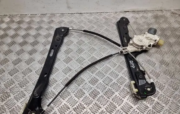 BMW 1 E81 E87 Front door window regulator with motor 0130822227
