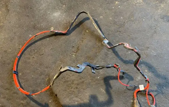 BMW 1 F20 F21 Positive cable (battery) 9230046