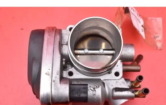Volkswagen Golf V Throttle body valve 06A133062AT
