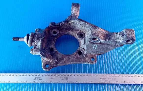 Volvo V70 Front wheel hub spindle knuckle 9461943
