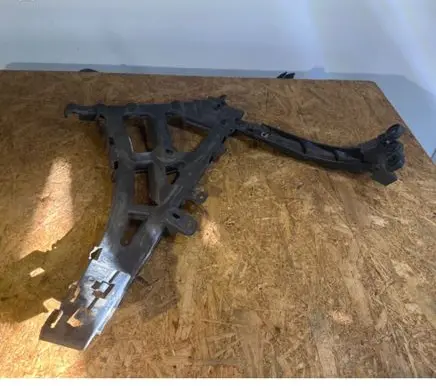 Jaguar F-Pace Rear bumper mounting bracket HK8317B930AE HK8317B932AD