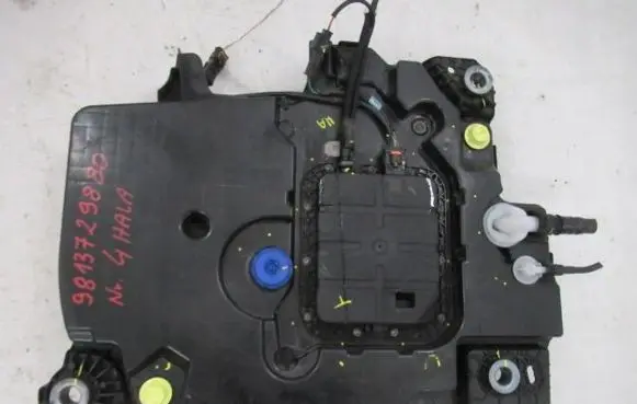 Peugeot 508 II AdBlue liquid reservoir 9813729880