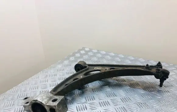 Volkswagen Touran I Front lower control arm/wishbone