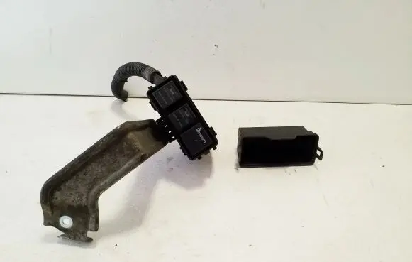 Mitsubishi Outlander Relay mounting block MR301978 MR301971