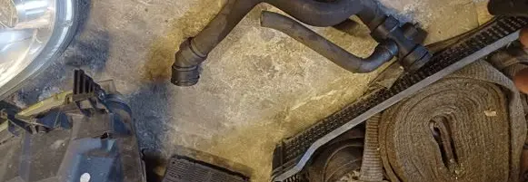 Audi A4 S4 B7 8E 8H Engine coolant pipe/hose 8E0121049 PA66GF30 CZHT4
