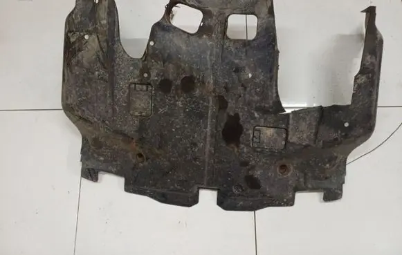 Subaru Legacy Engine splash shield/under tray