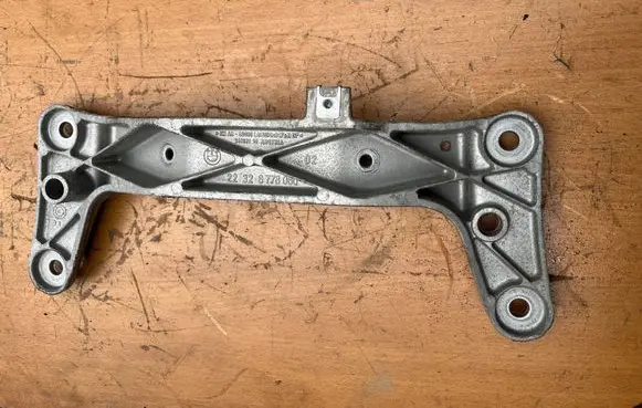 BMW 1 E82 E88 Gearbox mounting bracket 22326778060 6778060