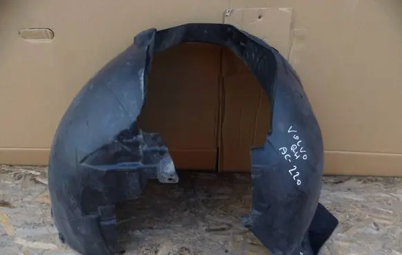Front wheel arch liner splash guards