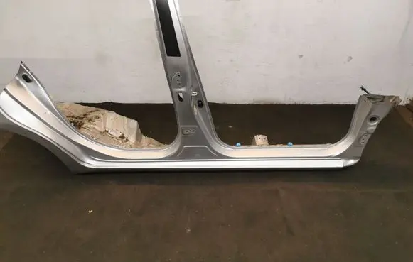 Toyota Yaris Front sill (body part) 