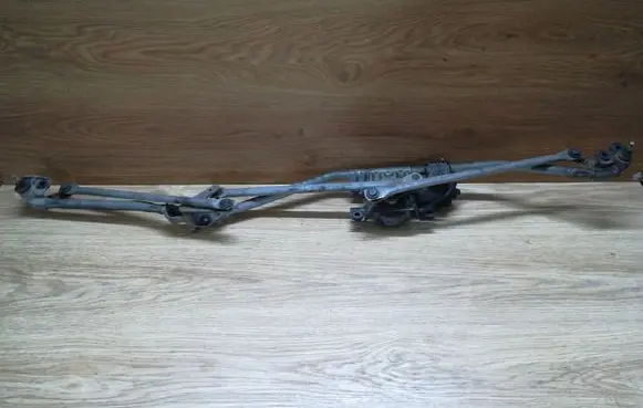 Opel Zafira A Front wiper linkage and motor
