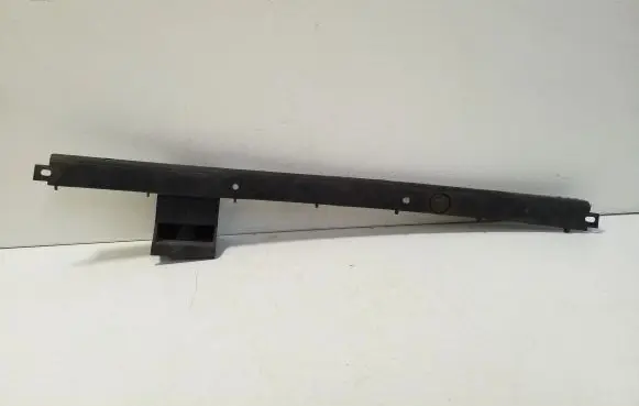 Rear bumper mounting bracket