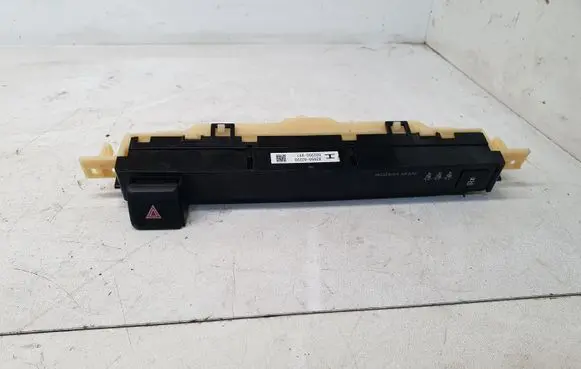 Toyota RAV 4 (XA40) Hazard light switch 8395042220