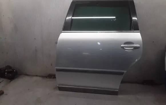 Volkswagen PASSAT B5.5 Rear door