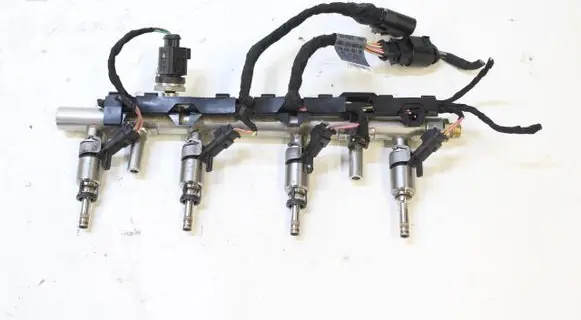 Volkswagen PASSAT B8 Fuel injector supply line/pipe 06K133317AB