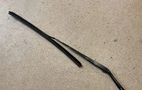 Hyundai Ioniq 5 Front wiper blade arm