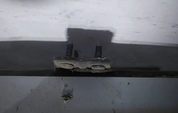Tailgate/trunk/boot hinge