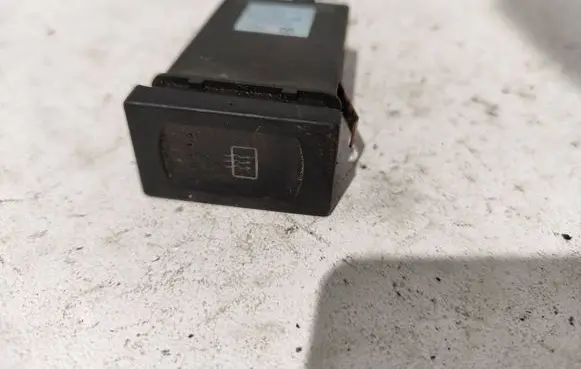 Volkswagen PASSAT B5 Windscreen/window heater switch 3B0959621B
