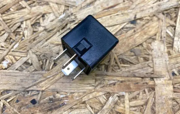Volvo S40, V40 Other relay MB953381 V23134B52X240