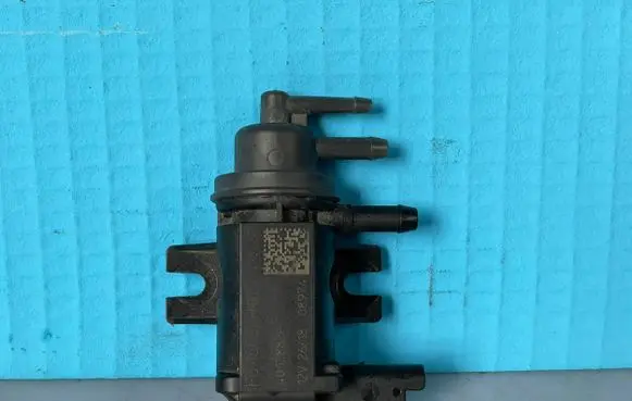 Ford Focus Turbo solenoid valve H6BG9F490CA 4012882P 08974