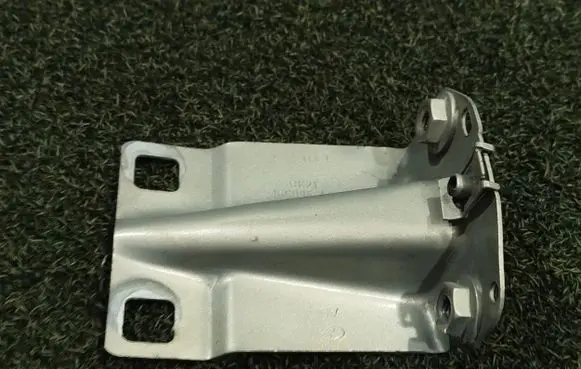 Fender mounting bracket
