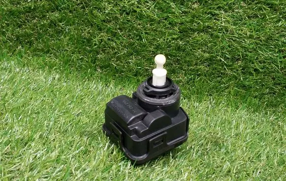 Headlight level adjustment motor