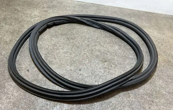 Volvo EX30 Trunk rubber seal (body) 