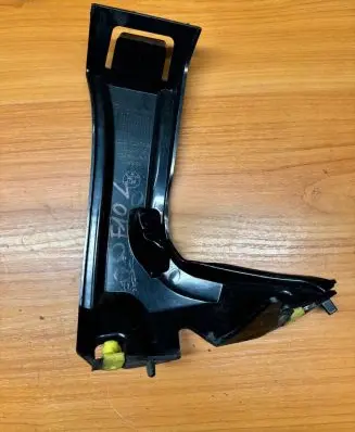BMW 5 F10 F11 Front bumper mounting bracket 7207931