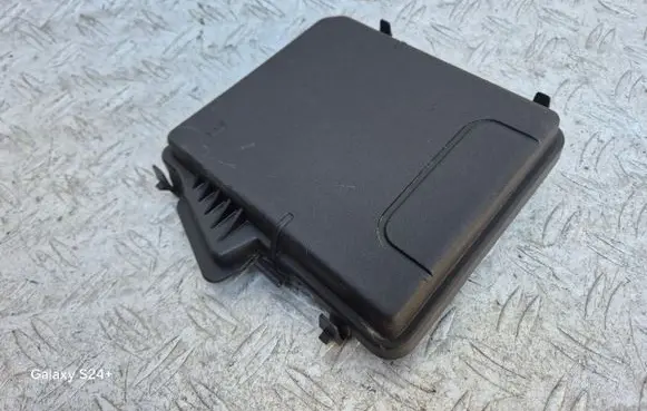 Renault Megane III Fuse box cover 284C40002R
