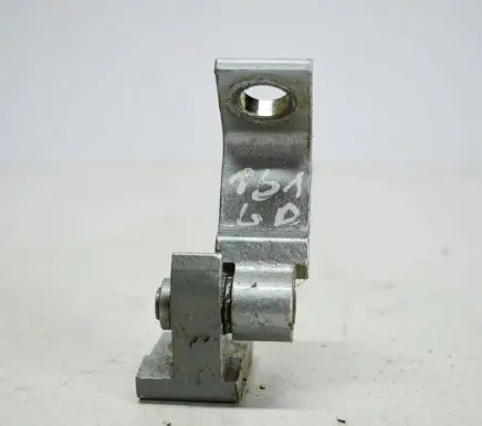 Volkswagen Touareg II Front door upper hinge 8K0831402A