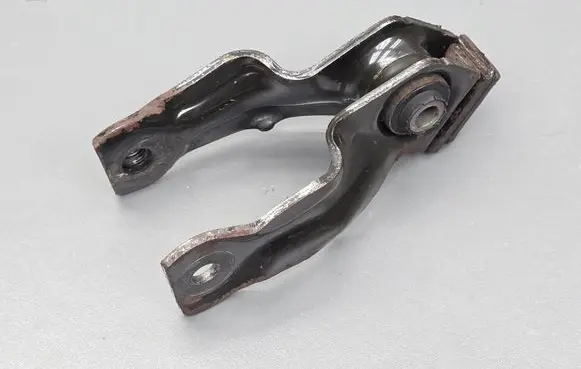 Citroen DS5 Engine mounting bracket 9682516380
