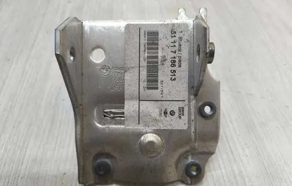 Radiator mount bracket