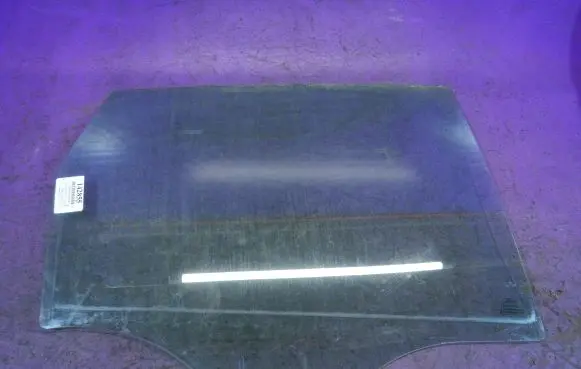 Ford Fiesta Front door window glass four-door