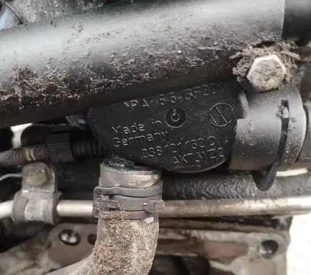 Skoda Octavia Mk2 (1Z) Engine coolant pipe/hose 038121132d