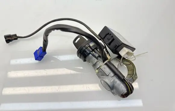 Subaru Forester SF Engine ECU kit and lock set 88205FC001