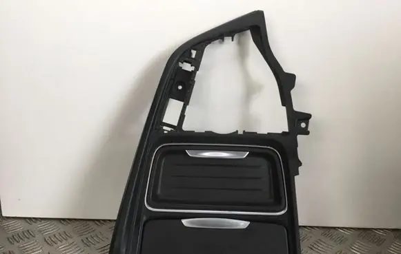 Cup holder front