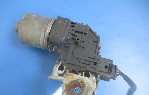 Audi A4 S4 B6 8E 8H Front wiper linkage and motor 8E1955119