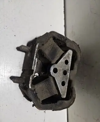 Engine mount bracket