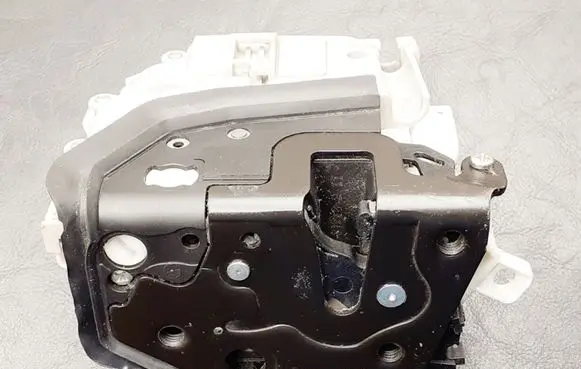 Audi A4 S4 B9 Front door lock 8X2837015B