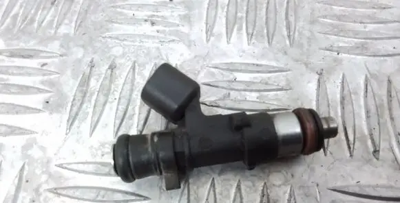 Volvo S80 Fuel injector 30757534