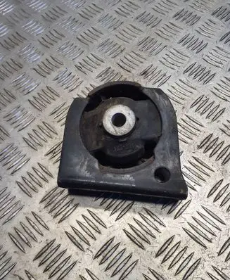 Toyota Avensis T270 Engine mount bracket