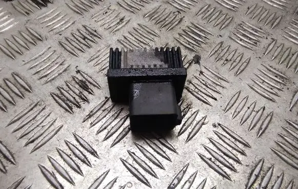 Renault Megane II Glow plug pre-heat relay 7700115078