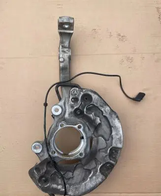 Mercedes-Benz GLC X253 C253 Front wheel hub spindle knuckle 2533320201
