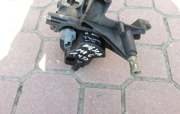 Ford Fiesta Fuel filter bracket/mount holder 