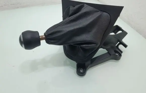 Toyota Auris 150 Gear shifter/selector 112102102